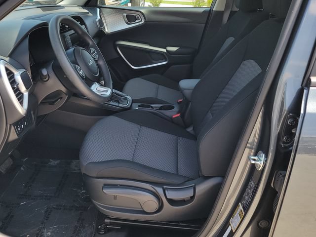 Certified 2025 Kia Soul LX w/ LX Technology Package FWD image 8