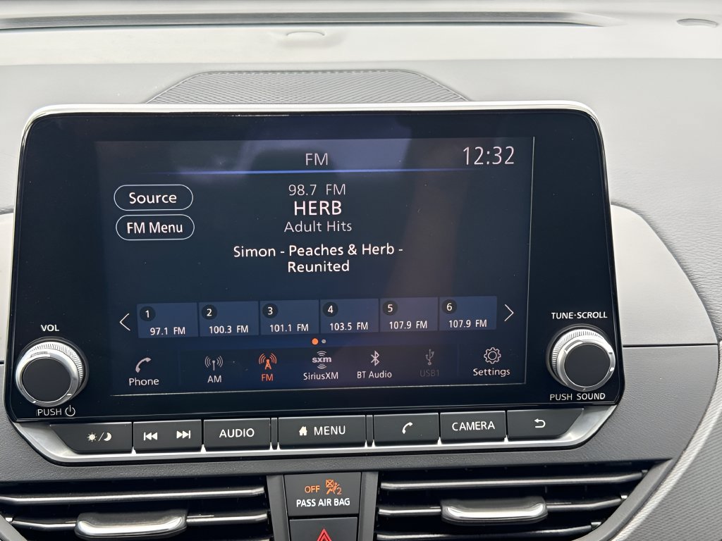 Used 2023 Nissan Altima 2.5 SR FWD image 12