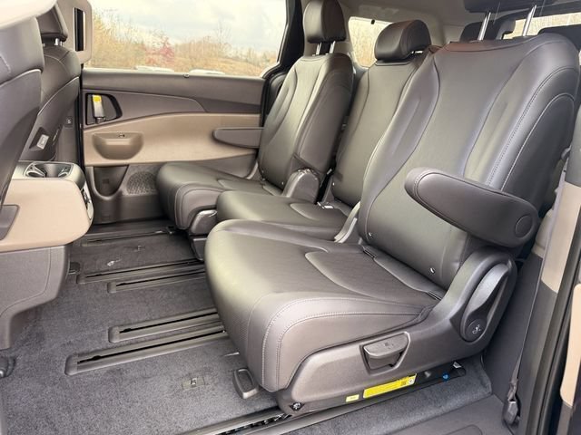 New 2026 Kia Carnival EX FWD image 8