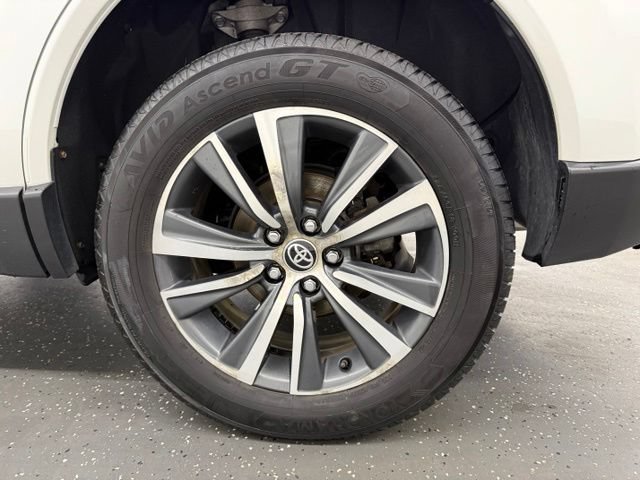 Certified 2021 Toyota Venza LE w/ Carpet Mat Package (TMS) AWD/4WD image 20