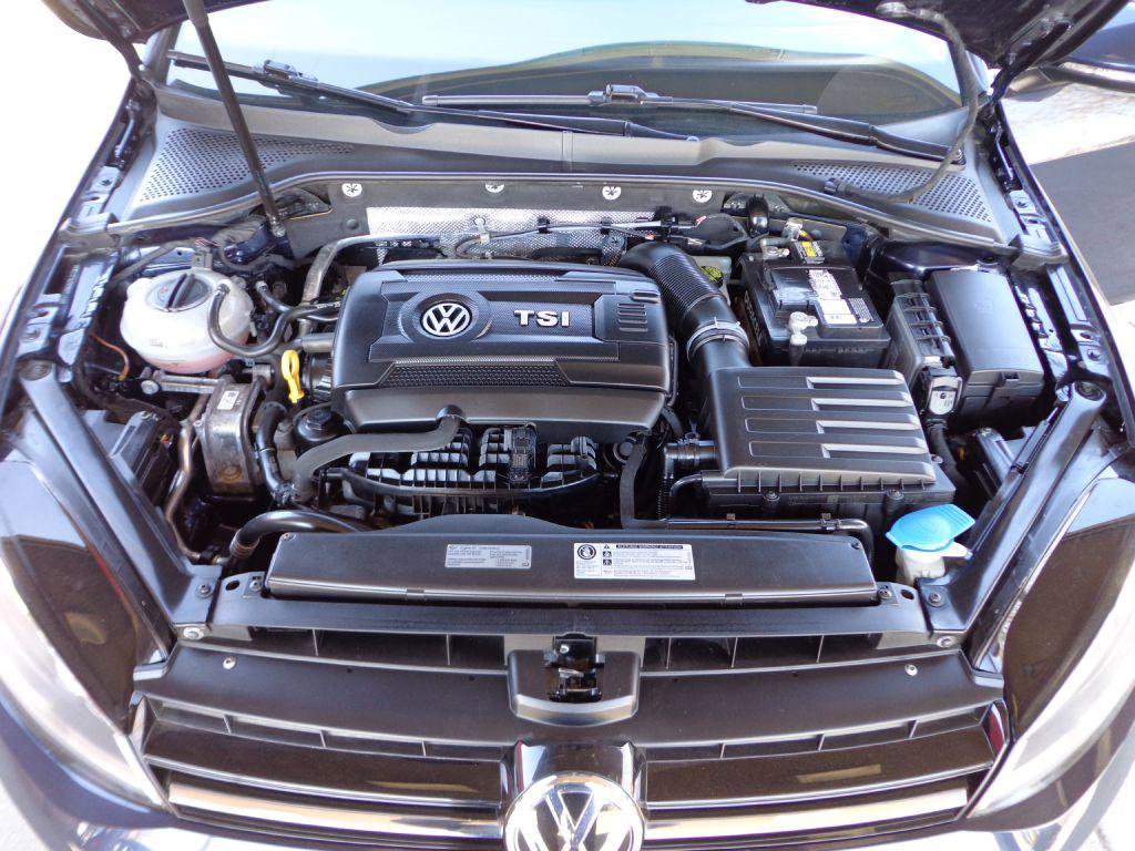 Used 2017 Volkswagen Golf 4-Door image 12