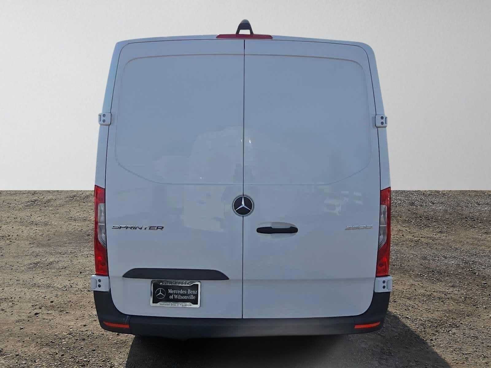 Used 2025 Mercedes-Benz Sprinter 2500 image 4
