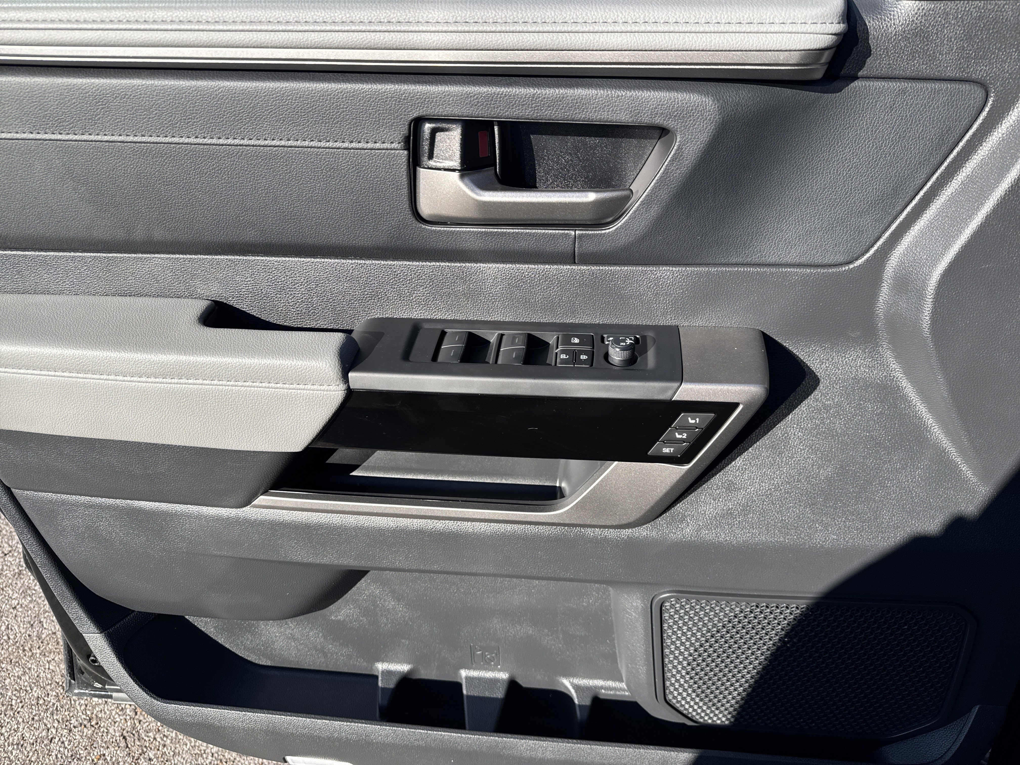 Used 2024 Toyota Tundra Limited image 15