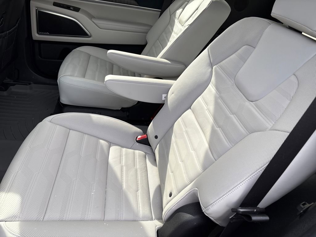 Used 2024 Kia Telluride SX Prestige image 10