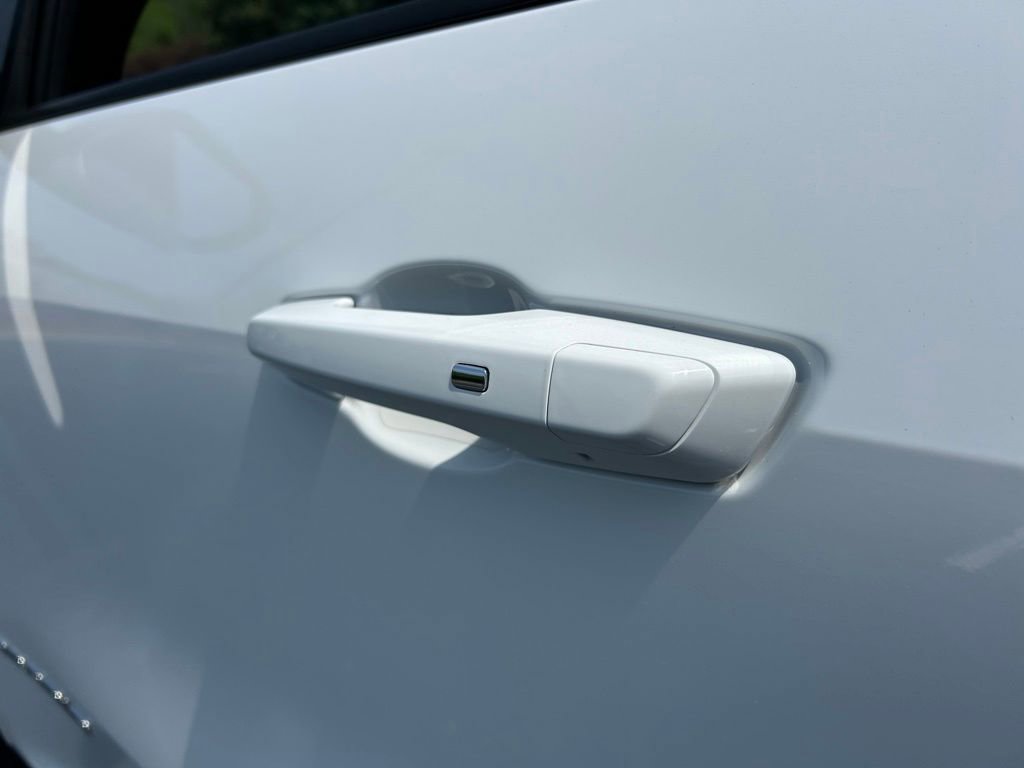 Used 2024 GMC Acadia Elevation image 23