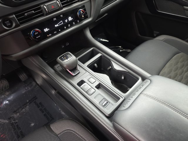 Used 2025 Nissan Pathfinder S FWD image 25
