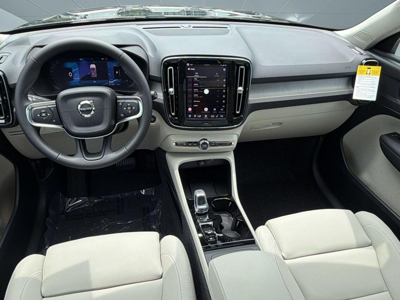 New 2026 Volvo XC40 B4 Plus w/ Climate Package FWD image 15