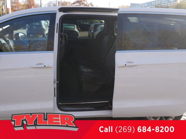 New 2026 Chrysler Pacifica Select AWD/4WD image 20