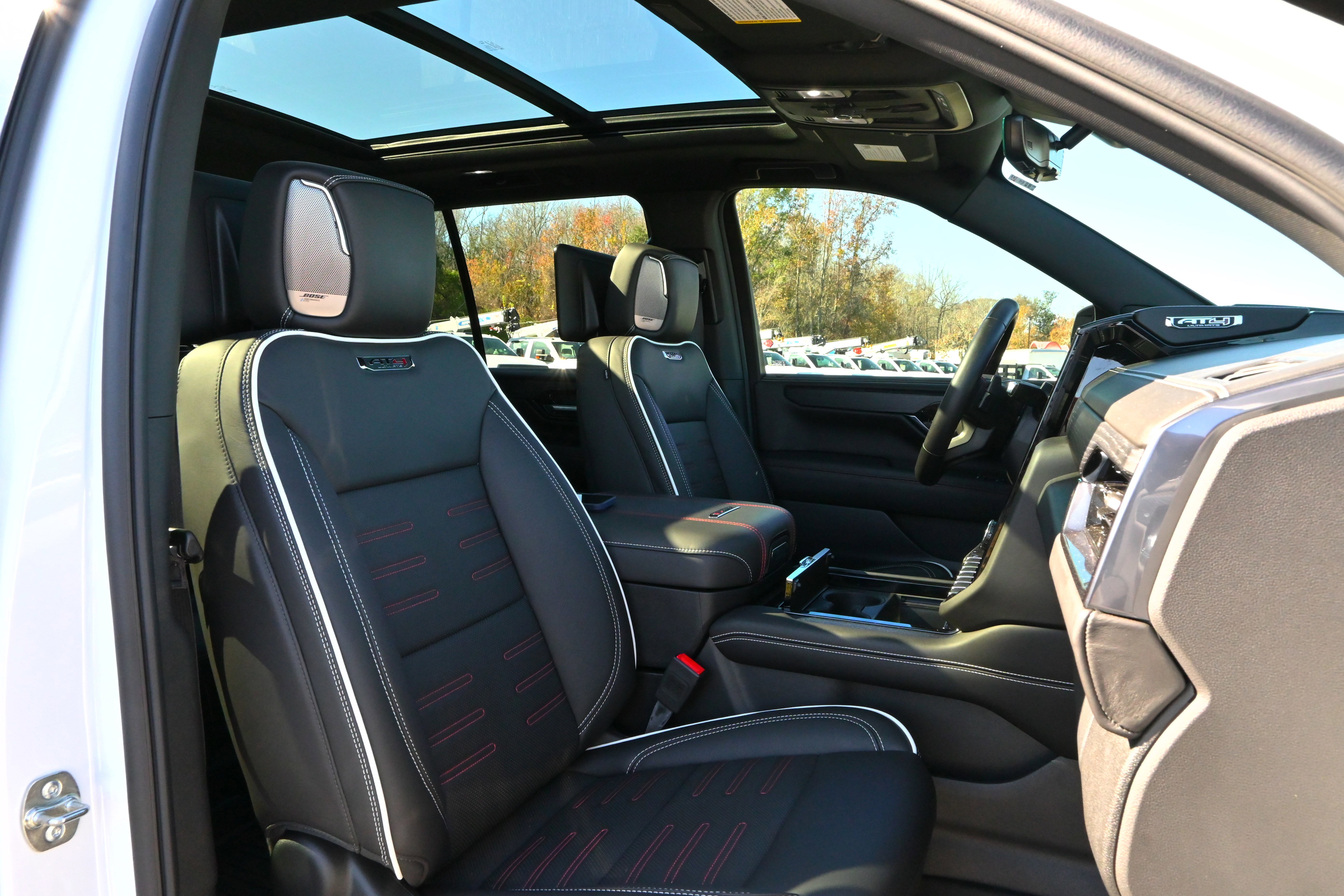 Used 2025 GMC Yukon AT4 Ultimate image 11