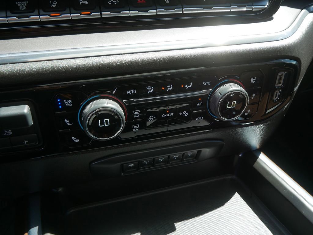 Used 2024 Chevrolet Silverado 3500 High Country w/ High Country Premium Package AWD/4WD image 30