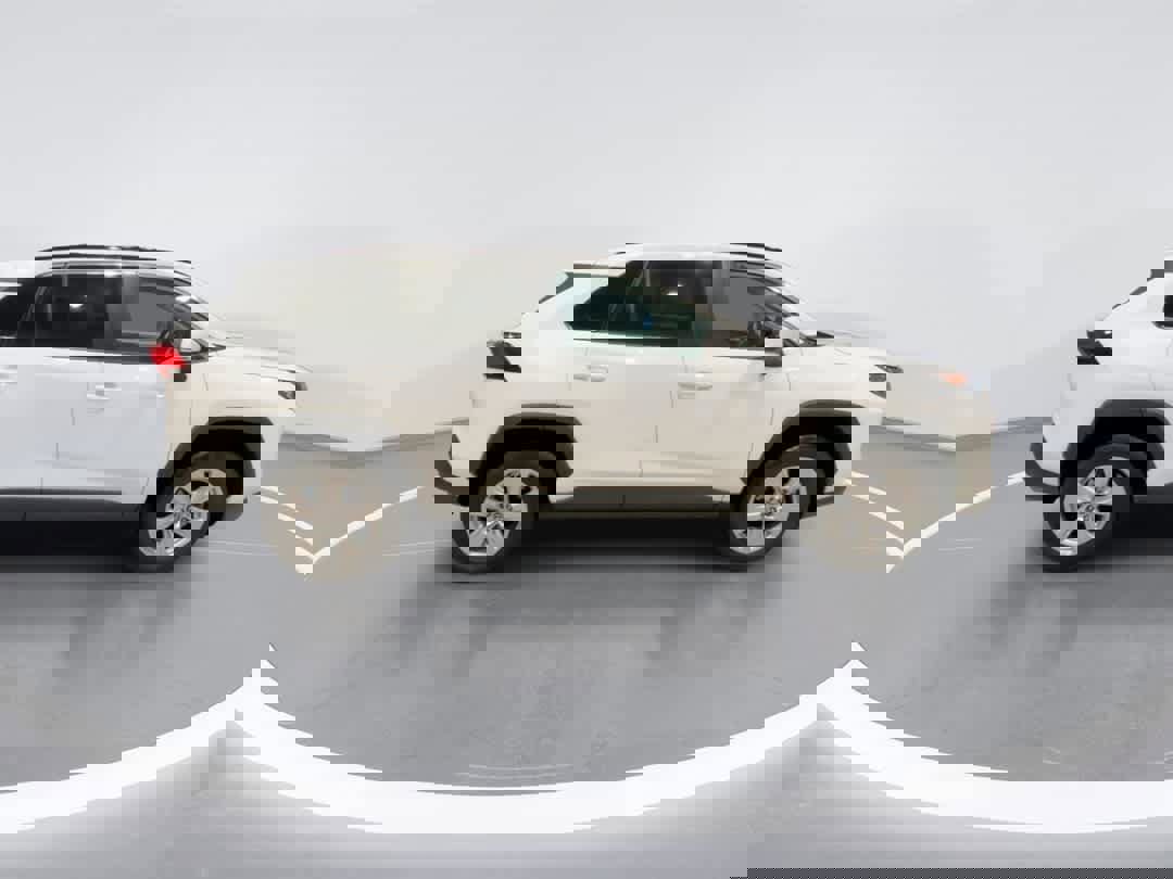 Used 2021 Toyota RAV4 XLE w/ Convenience Package image 9