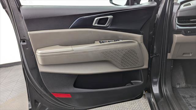 Used 2025 Kia Carnival LXS image 14