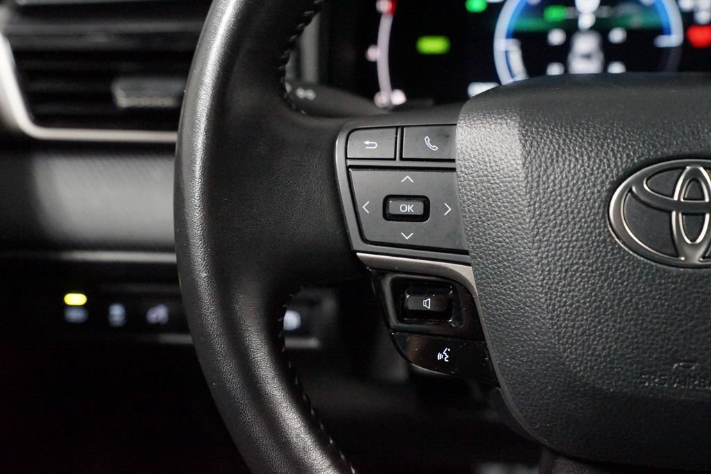 Used 2025 Toyota Camry SE FWD image 14