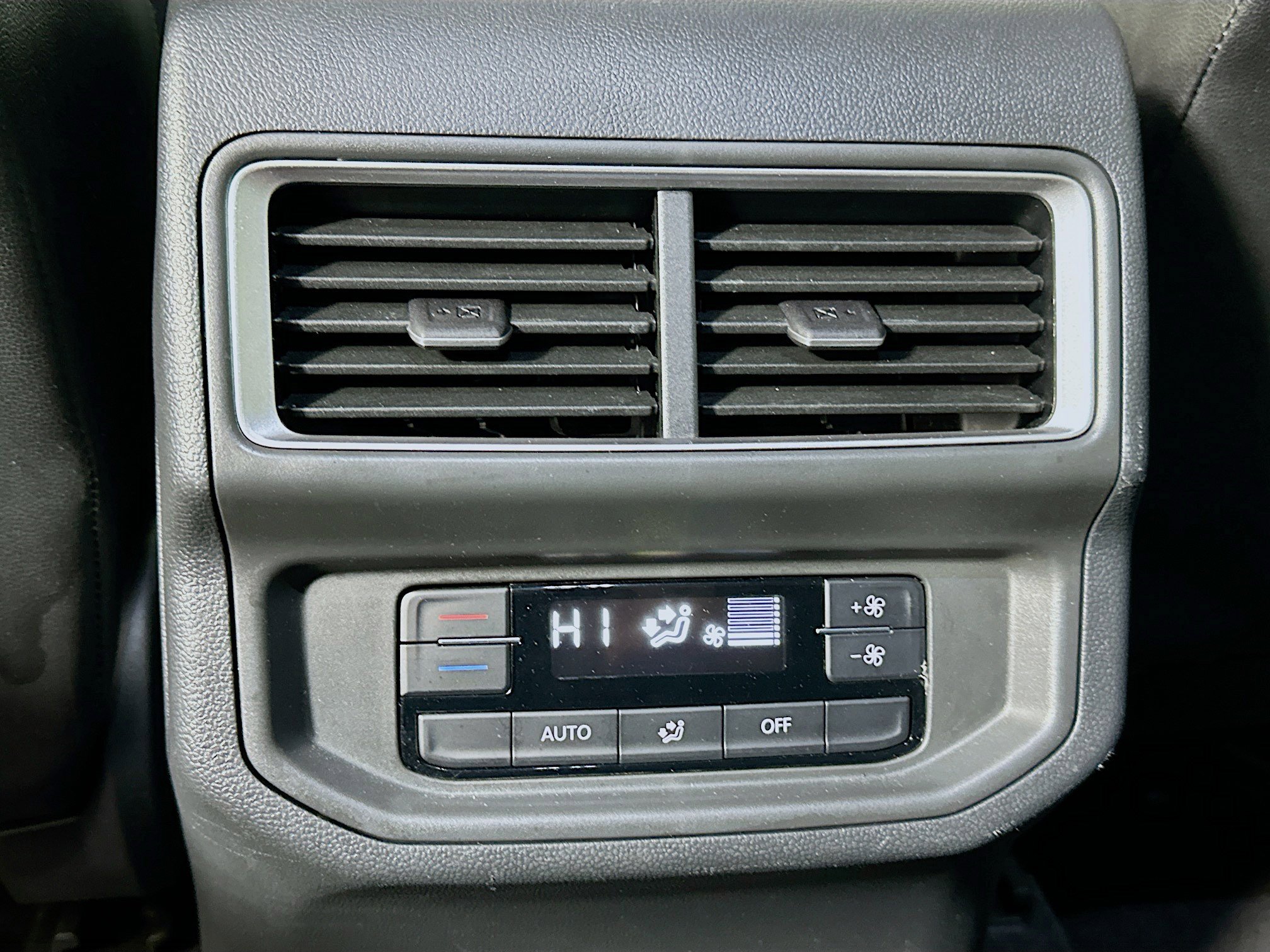 Used 2024 Volkswagen Atlas SE image 23