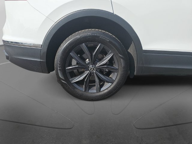 Used 2024 Volkswagen Tiguan SE FWD image 28