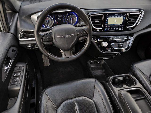 Used 2020 Chrysler Pacifica Touring-L w/ S Appearance Package FWD image 19