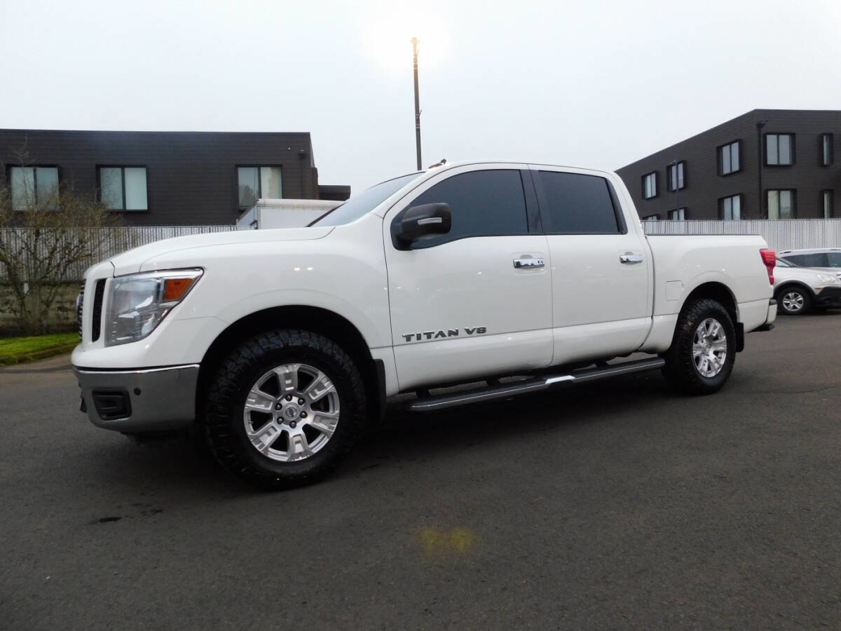 Used 2019 Nissan Titan SV w/ SV Convenience Package image 4