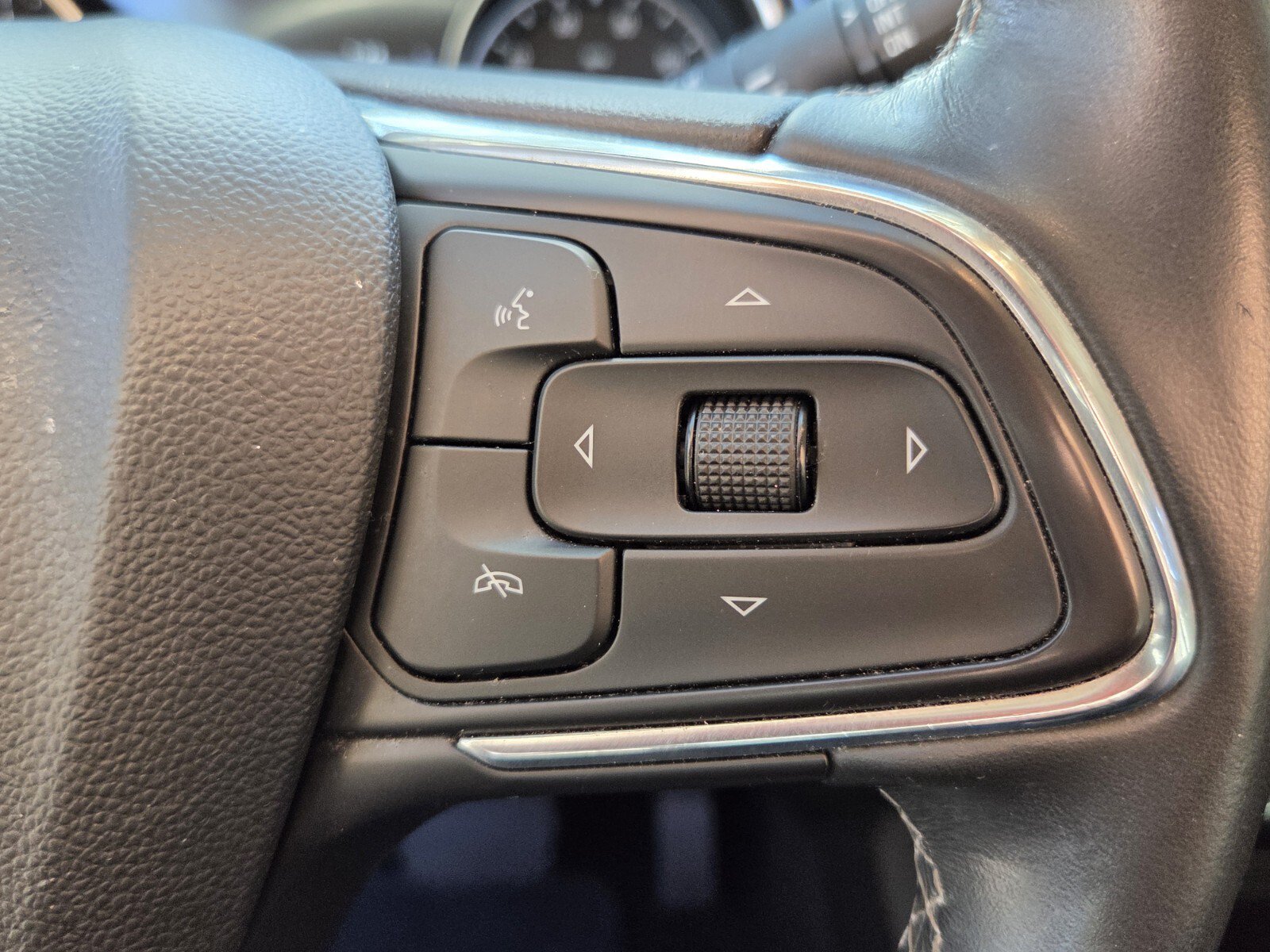 Used 2023 Buick Encore GX Essence w/ Experience Buick Package FWD image 32