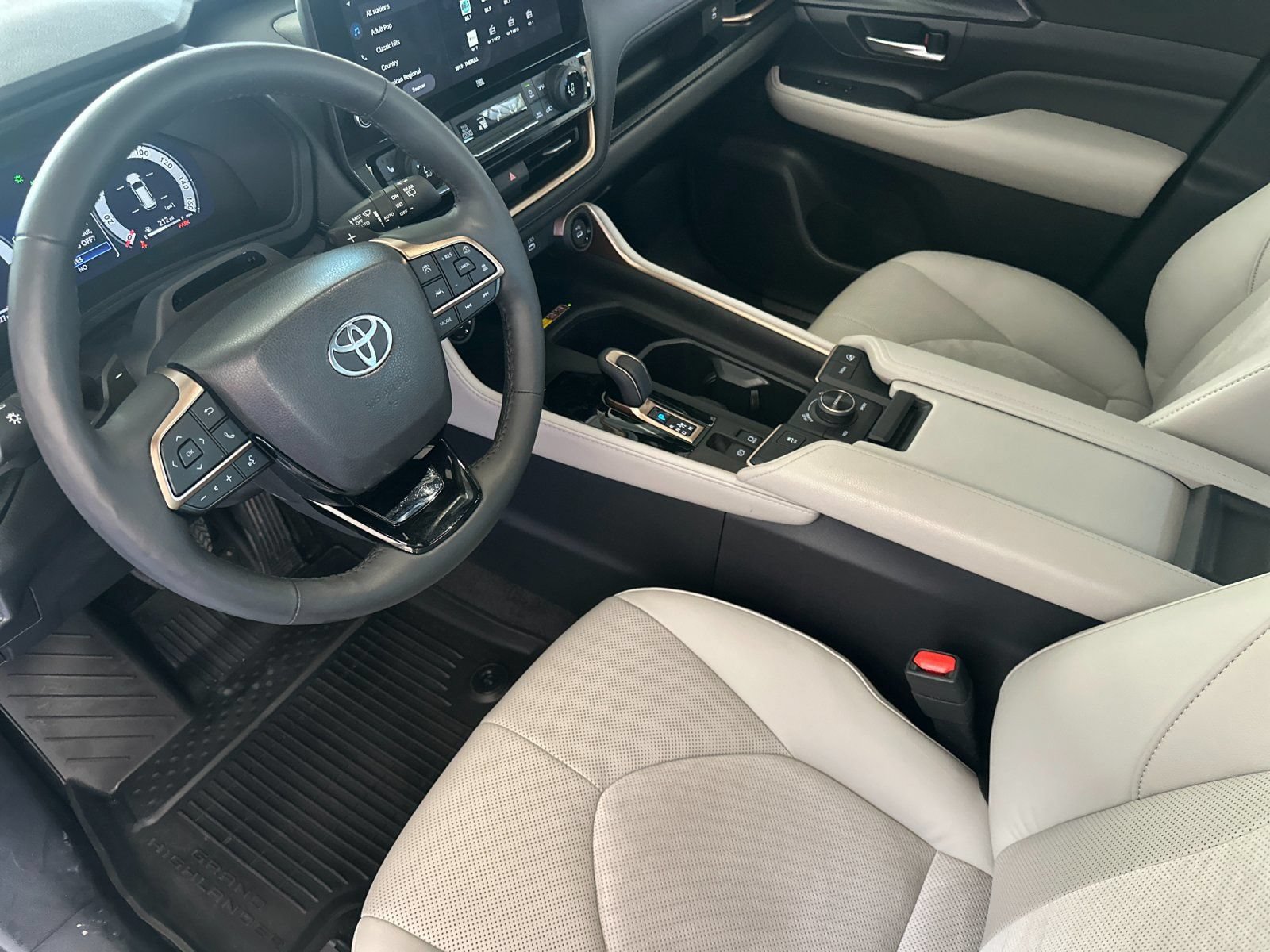 Used 2025 Toyota Grand Highlander AWD Hybrid image 10