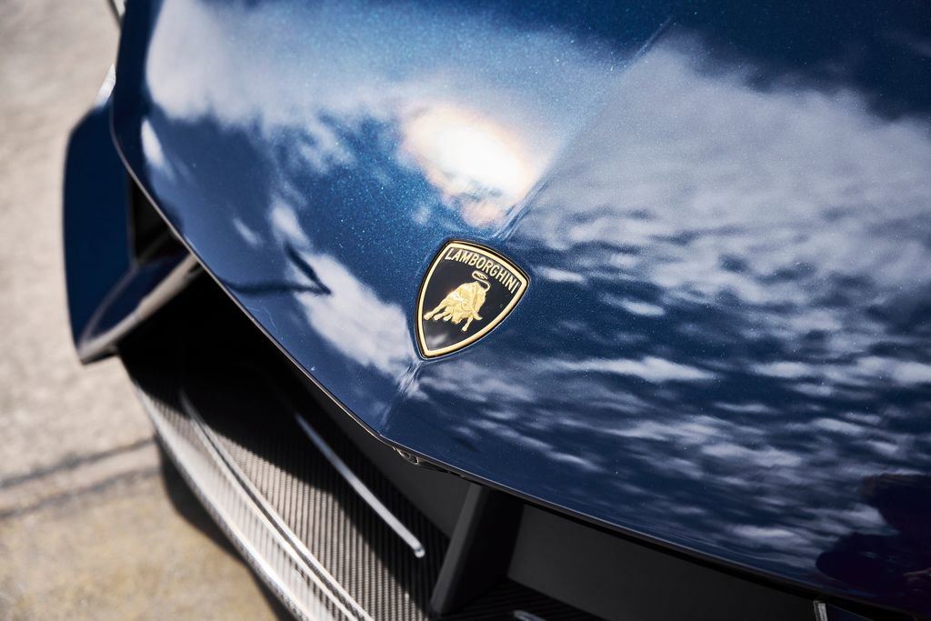 Used 2025 Lamborghini Revuelto AWD/4WD image 8