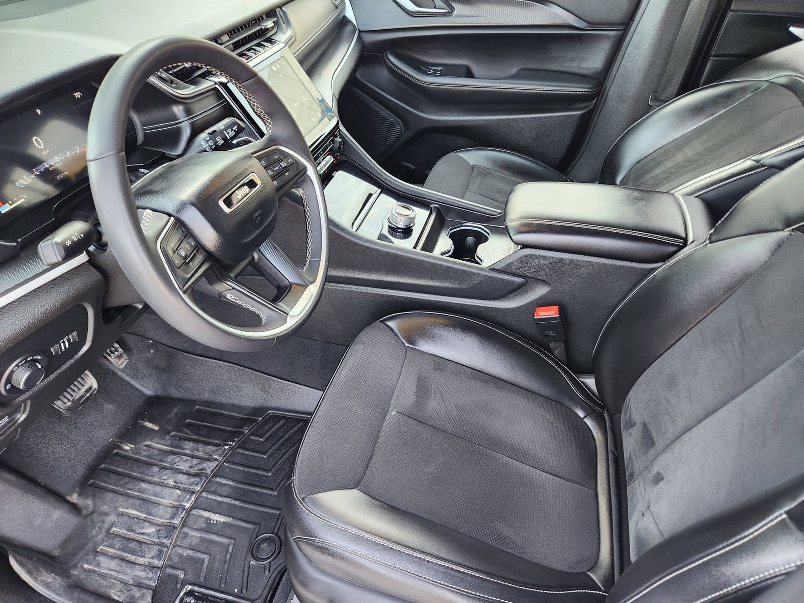 Used 2024 Jeep Grand Cherokee Altitude image 14