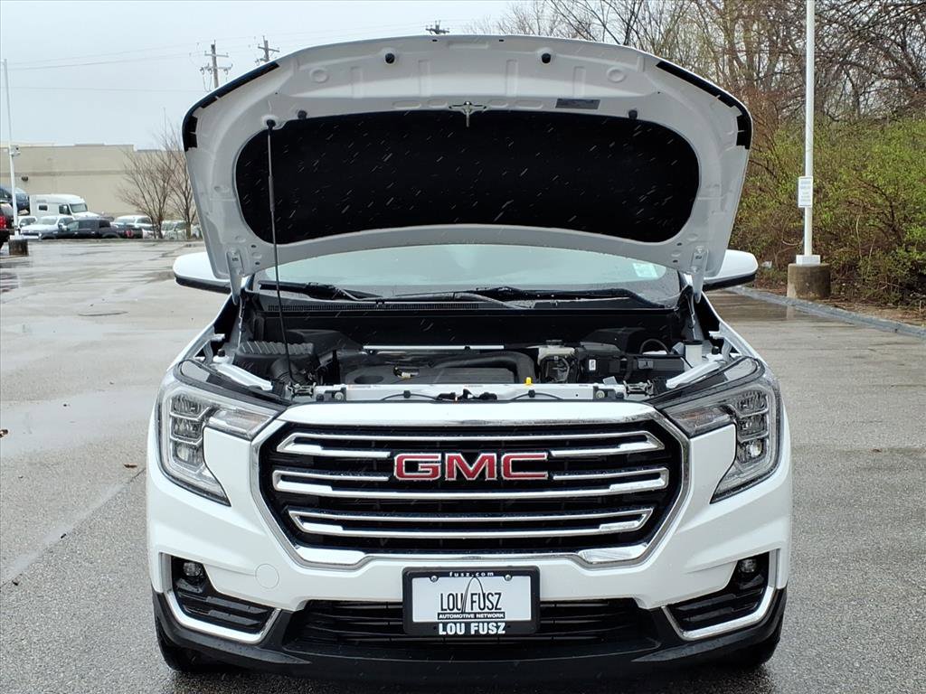 Used 2024 GMC Terrain SLT image 32