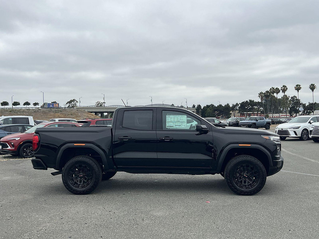 New 2026 GMC Canyon Elevation w/ LPO, Black Badging Package RWD image 2