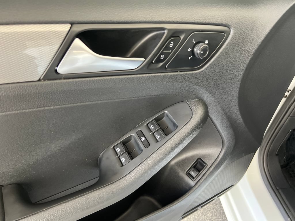 Used 2016 Volkswagen Jetta SE FWD image 13