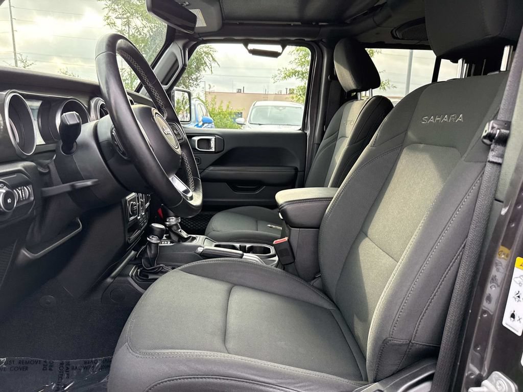 Used 2018 Jeep Wrangler Unlimited Sahara AWD/4WD image 10