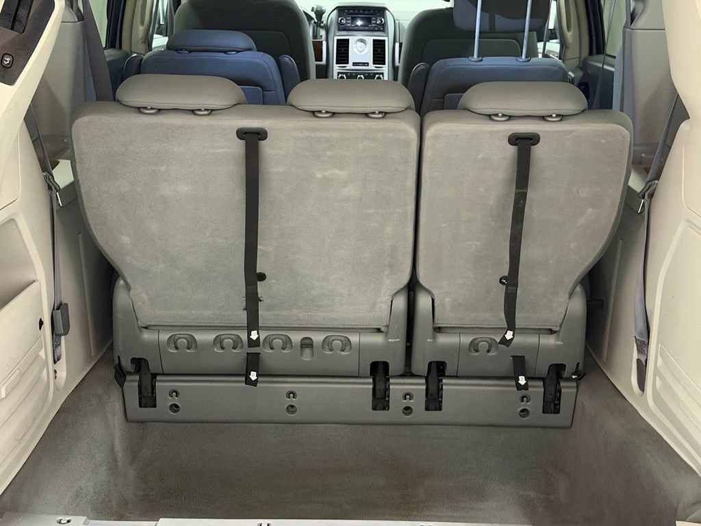 Used 2010 Chrysler Town & Country Touring FWD image 10