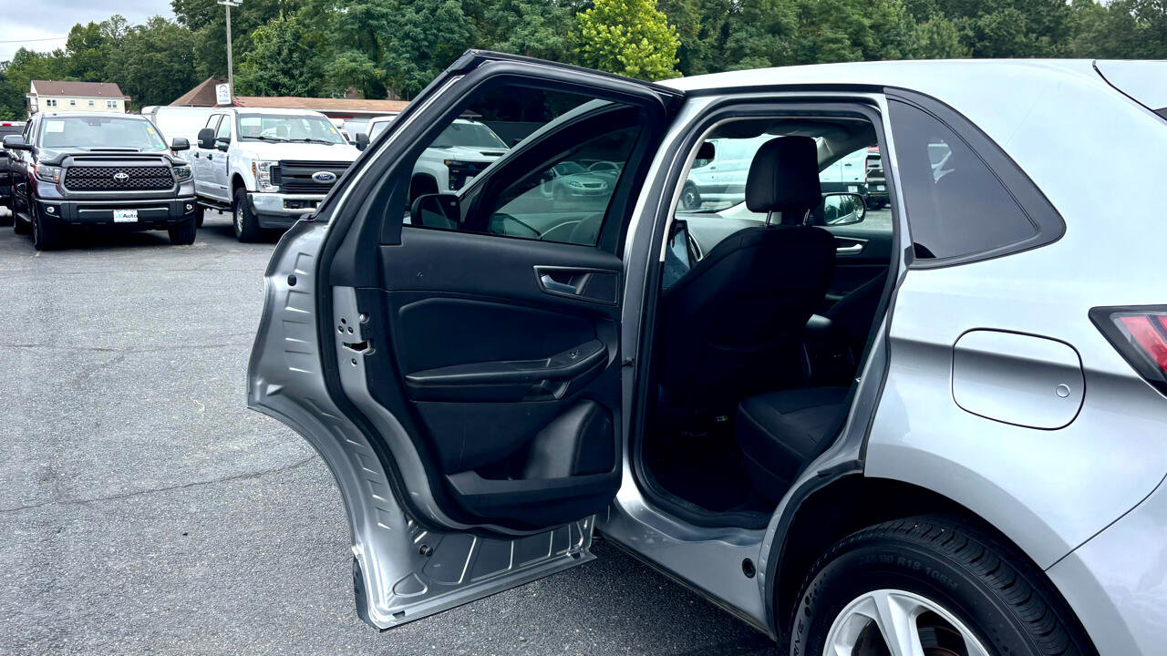 Used 2021 Ford Edge SE image 17