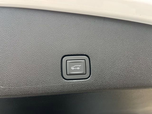 New 2025 Cadillac XT6 Luxury image 7