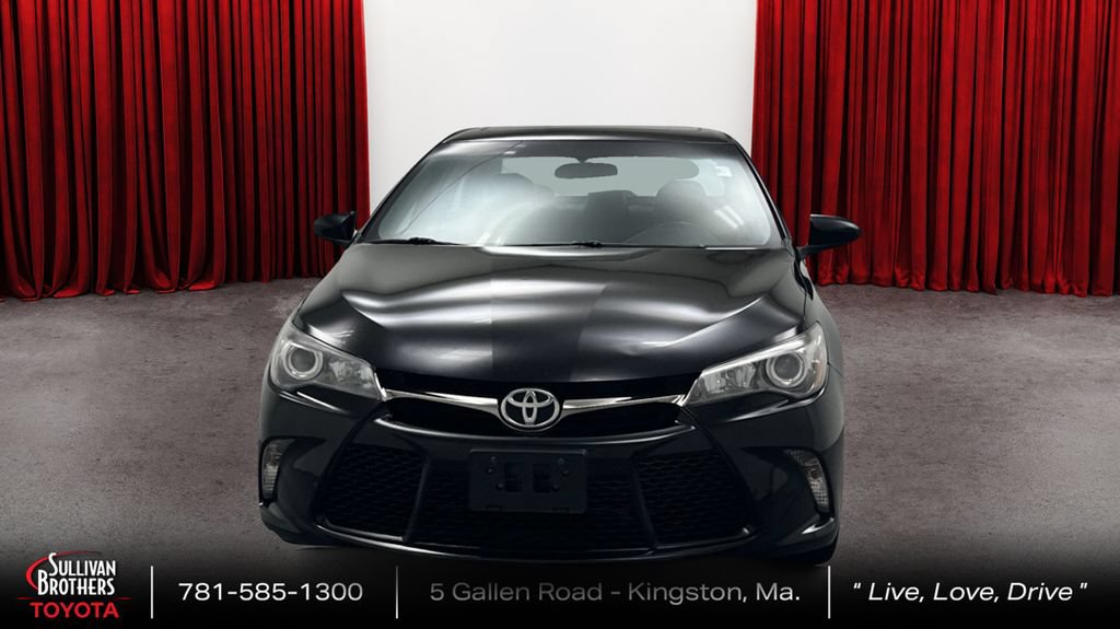 Used 2016 Toyota Camry SE w/ Moonroof Package FWD image 2