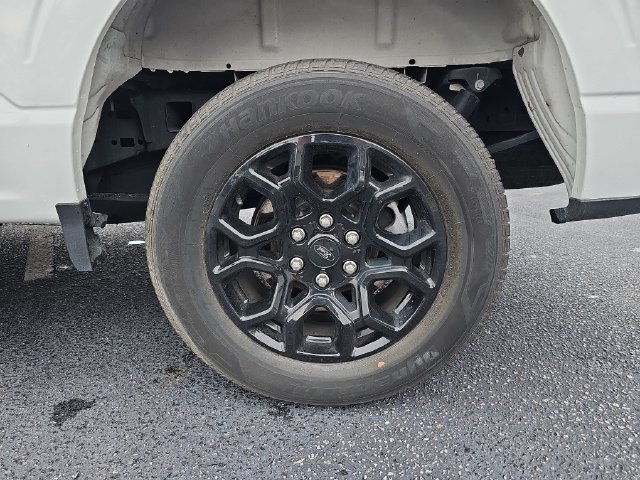 Used 2024 Ford F150 XLT w/ XLT Black Appearance Package RWD image 34