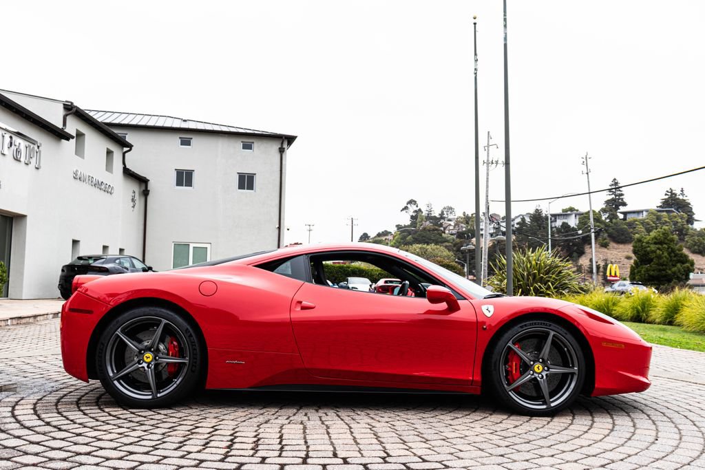Used 2015 Ferrari 458 Italia Coupe RWD image 3