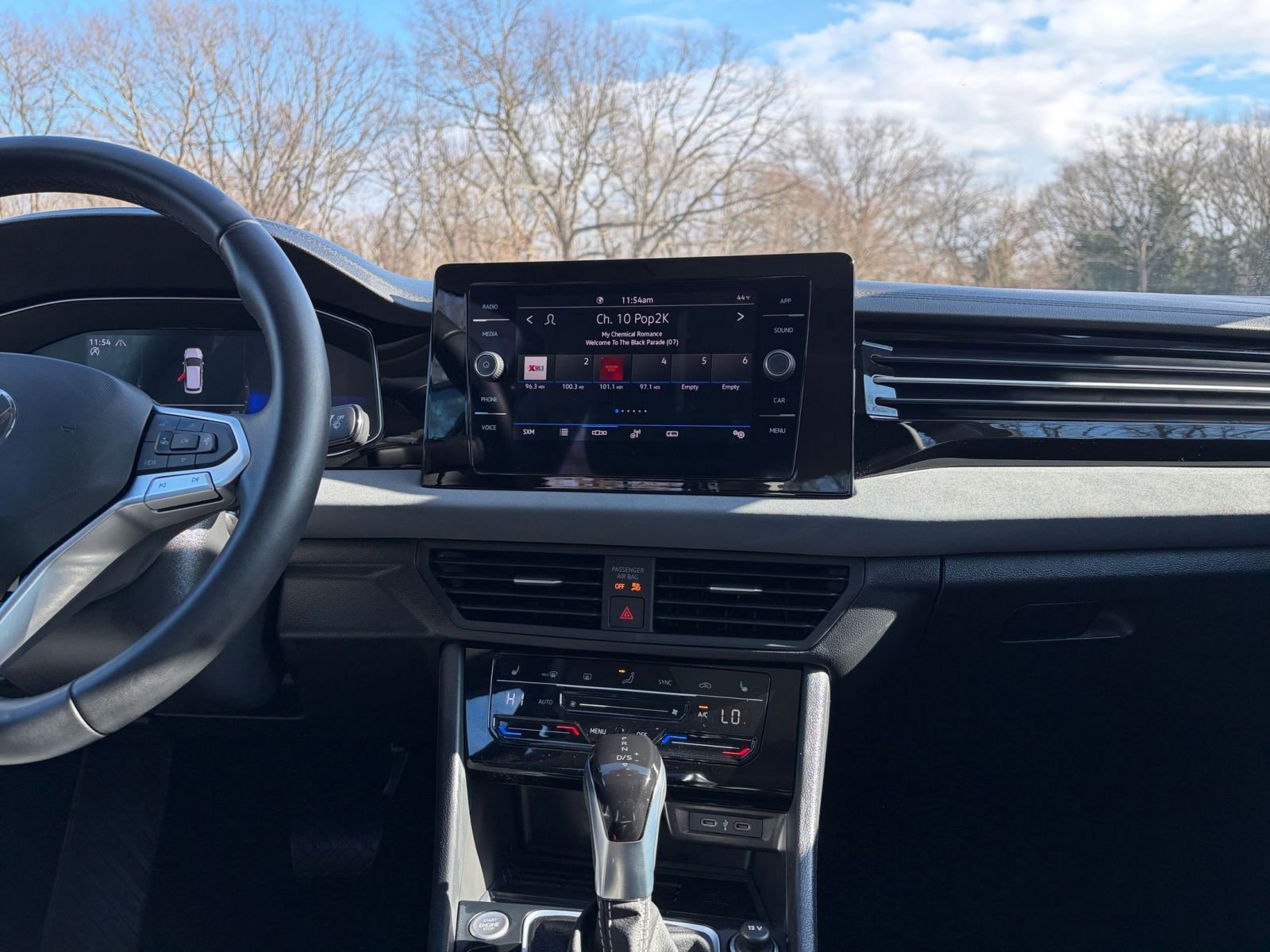 Used 2025 Volkswagen Jetta SE image 18