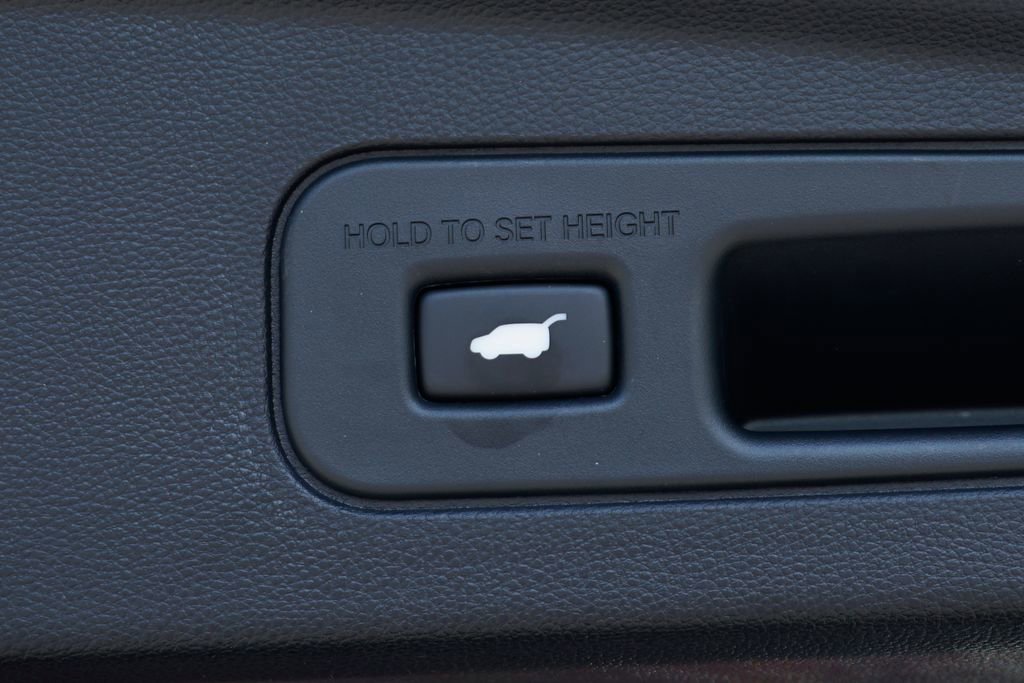 Used 2023 Acura MDX A-Spec image 10