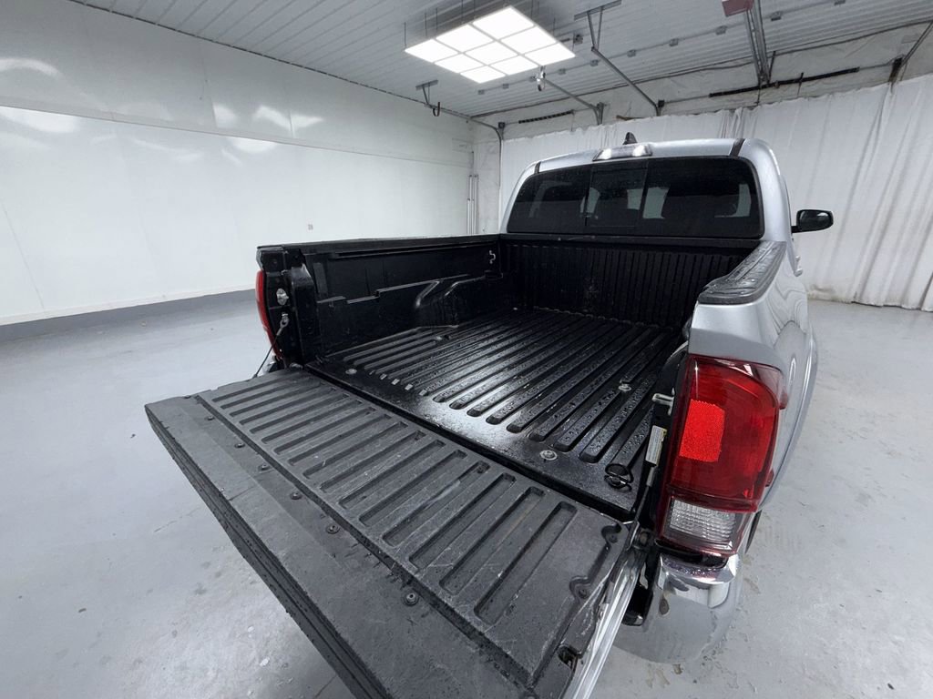 Used 2023 Toyota Tacoma SR5 AWD/4WD image 16