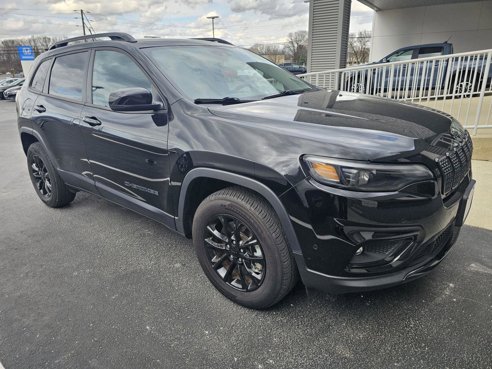 Used 2023 Jeep Cherokee Altitude Lux image 7