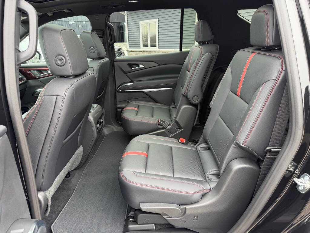 Used 2026 Chevrolet Traverse RS image 41