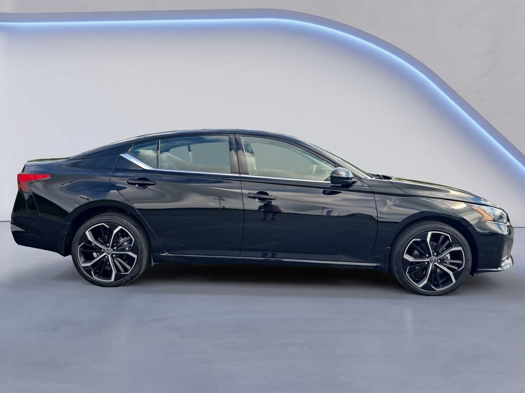 Used 2024 Nissan Altima 2.5 SR AWD/4WD image 7