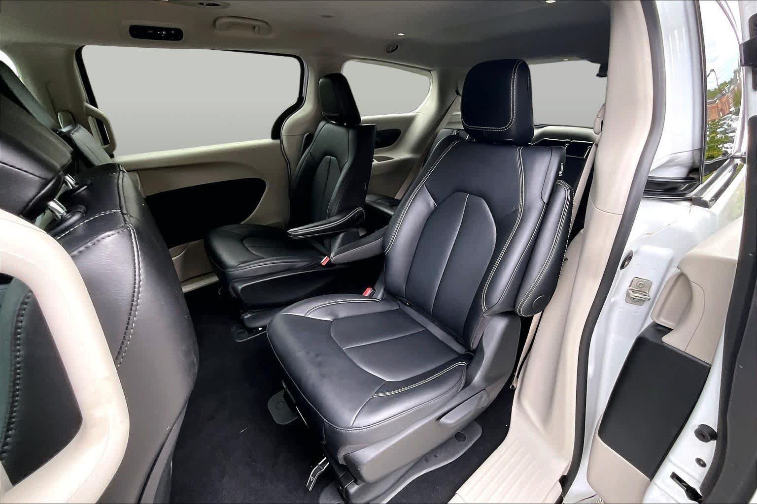 Used 2024 Chrysler Pacifica Limited FWD image 20