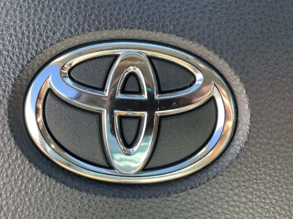 Used 2025 Toyota RAV4 LE FWD image 29