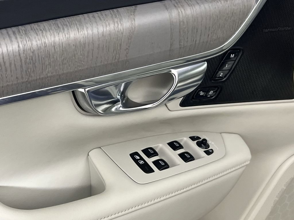 Certified 2025 Volvo V90 B6 Cross Country Ultra image 16