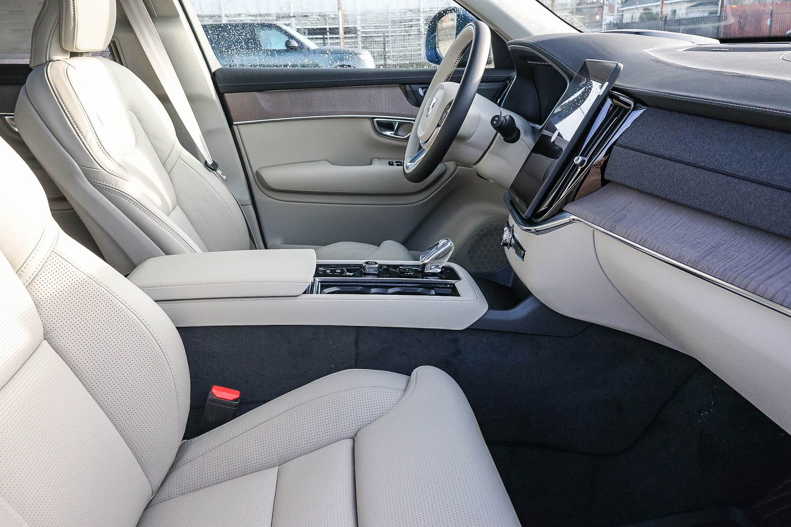 New 2026 Volvo XC90 T8 Ultra w/ Protection Package Premier image 17