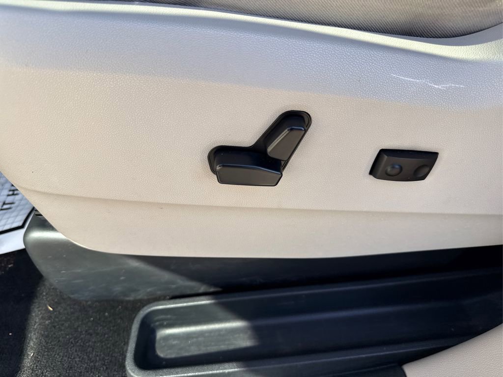 Used 2012 Chrysler Town & Country Touring-L w/ Driver Convenience Group image 41