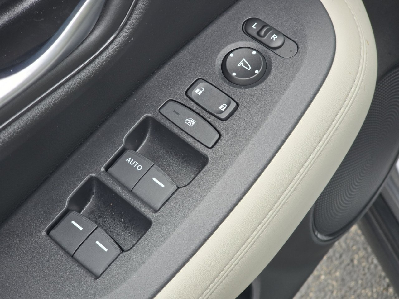 Used 2025 Honda HR-V LX image 23