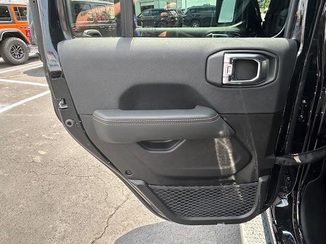 New 2025 Jeep Wrangler Unlimited Sahara AWD/4WD image 9