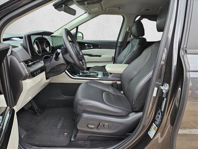 Used 2024 Kia Carnival EX FWD image 15