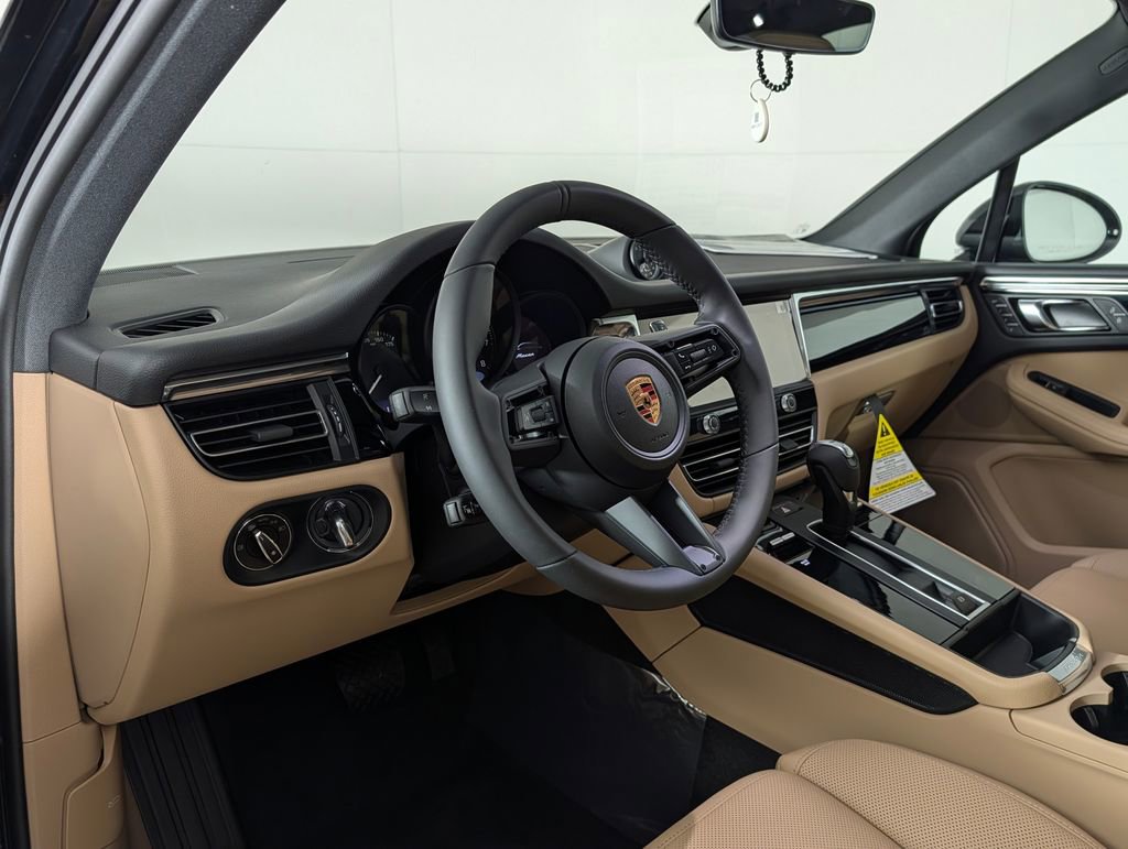 New 2026 Porsche Macan image 4
